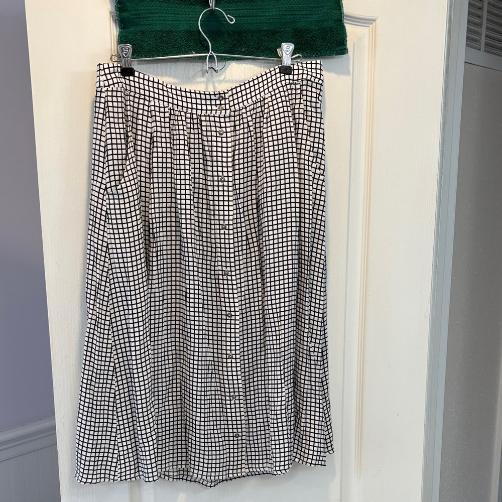 NWT Forever 21 Black and White Grid A-Line Skirt